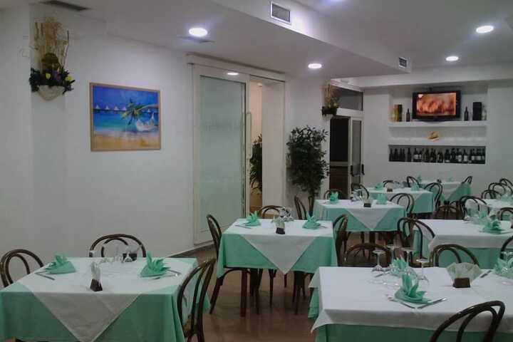 Dining 7 of 8