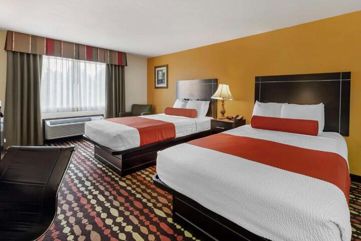 2 Queen Beds High Speed Internet Accessible Microwave and Refrigerator Pet Friendly Room Fu (6 of 11)