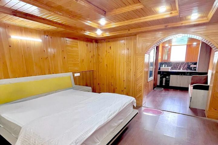 Room 6 of 14