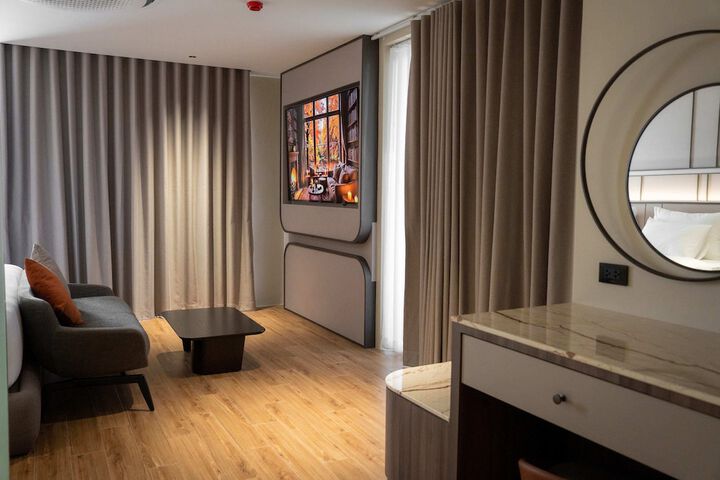 Room 153 of 216