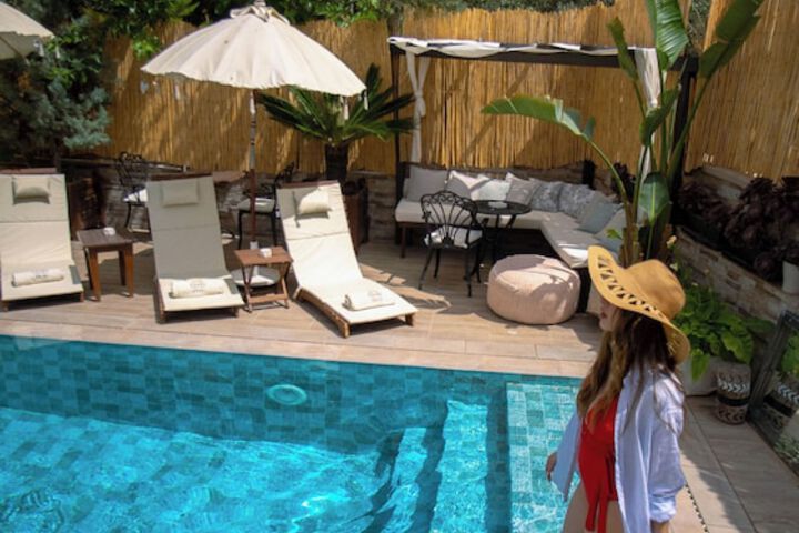 Pool 52 of 91