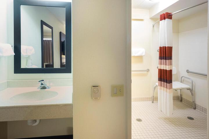ADA Accessible Standard King (4 of 23)