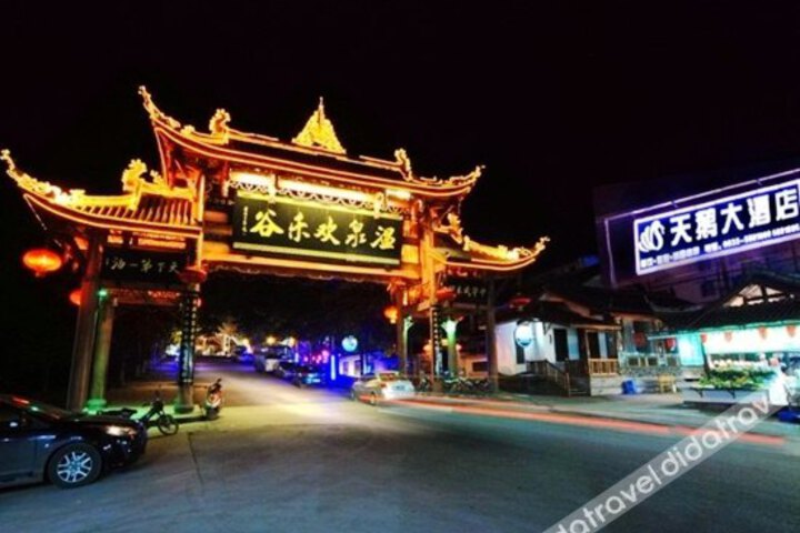 Pujuelai Hotel