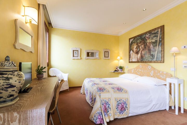 Room 10 of 52