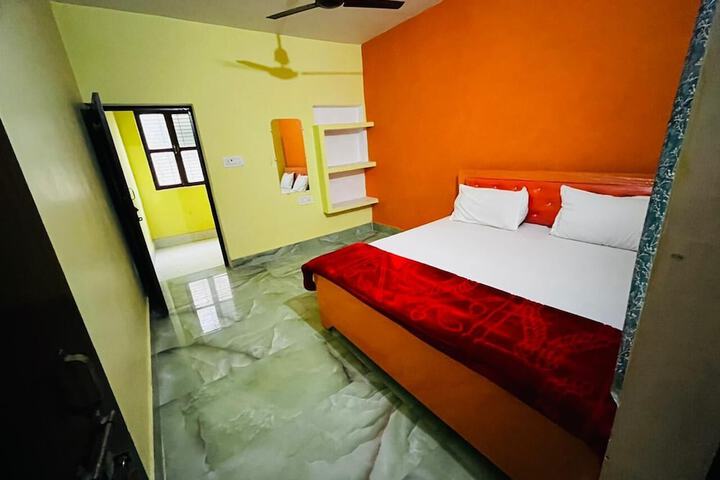 Room 5 of 11