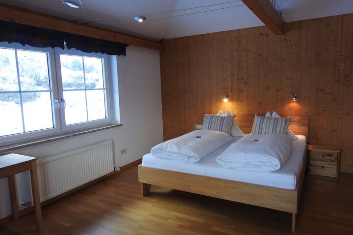 Room 28 of 70