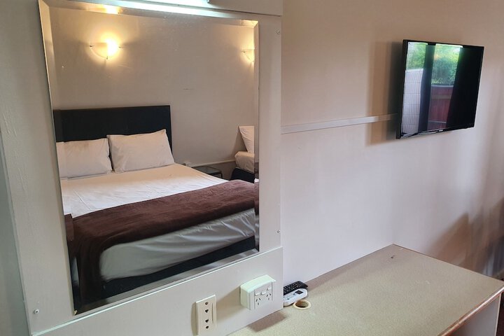 Room 13 of 36