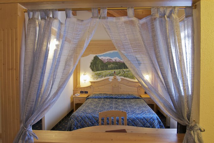 Room 26 of 62