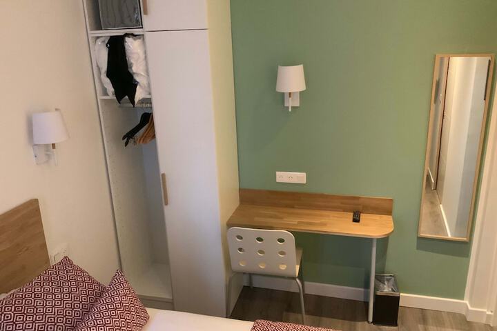 Room 16 of 52