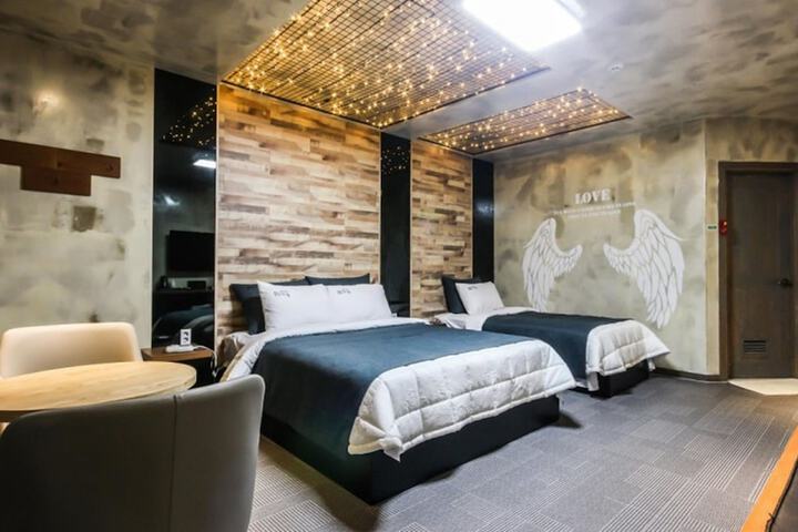Room 6 of 42