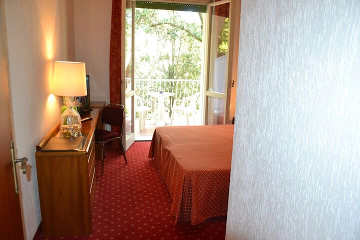 Room 3 of 53