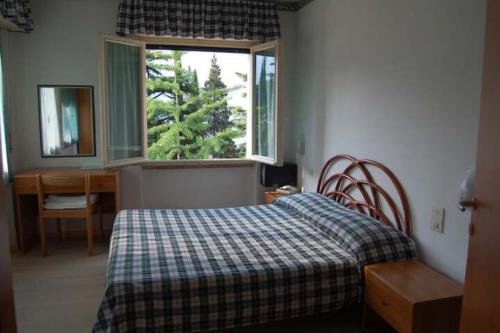 Room 5 of 22