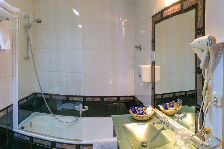 Hot Tub 23 of 35