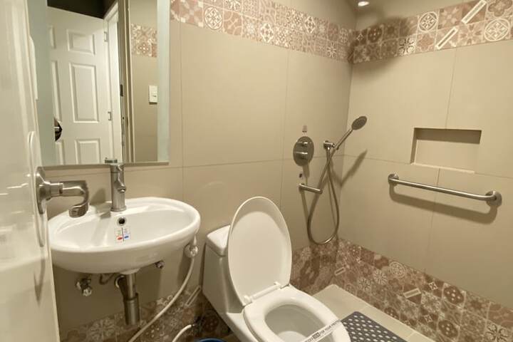 Room 27 of 28