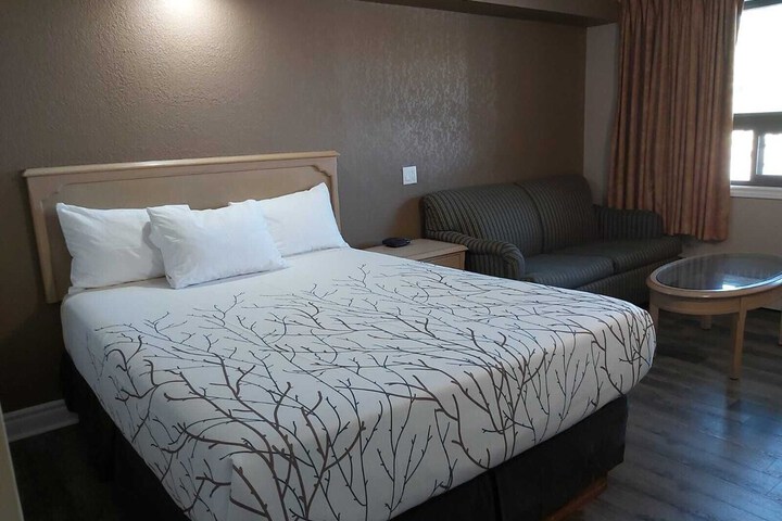 Room 15 of 32
