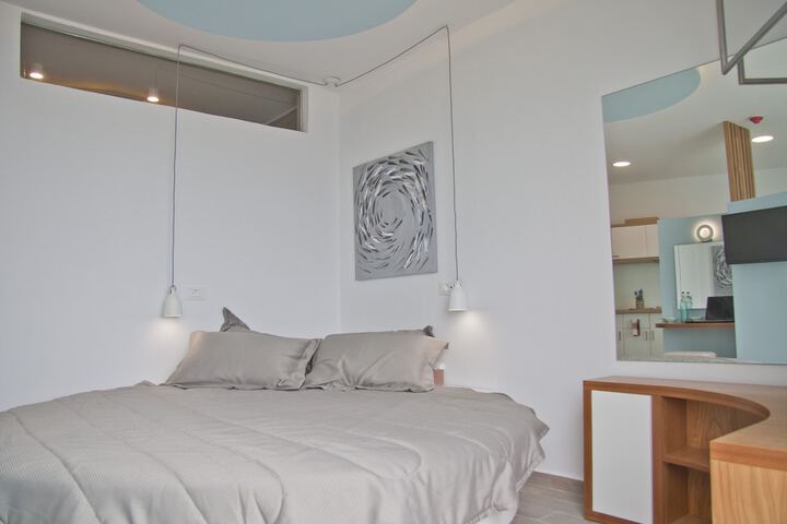 Room 17 of 80