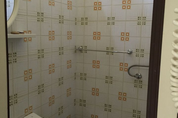 Room 13 of 16