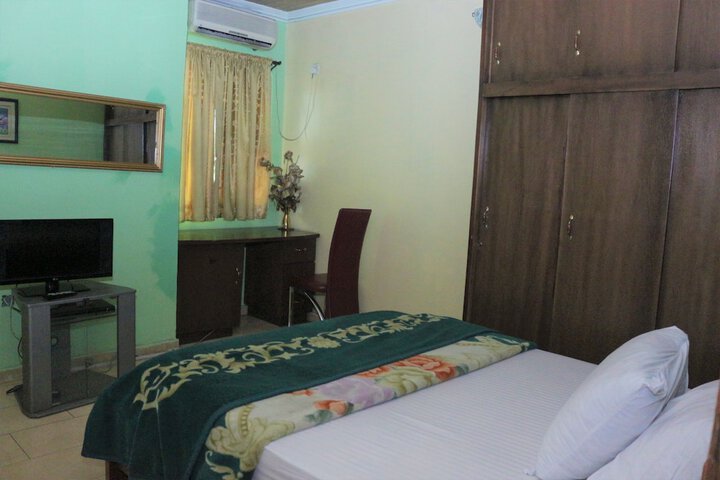 Room 3 of 25