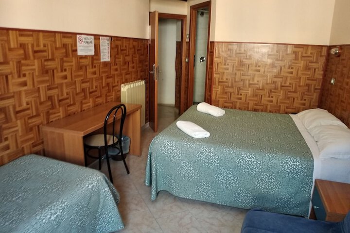 Room 70 of 79