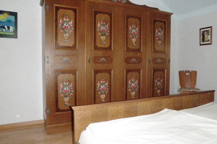 Room 2 of 19