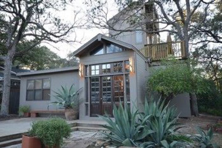 5BR 2 5BA Zilker Deck House by RedAwning
