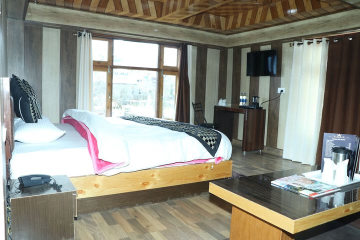 Room 13 of 20