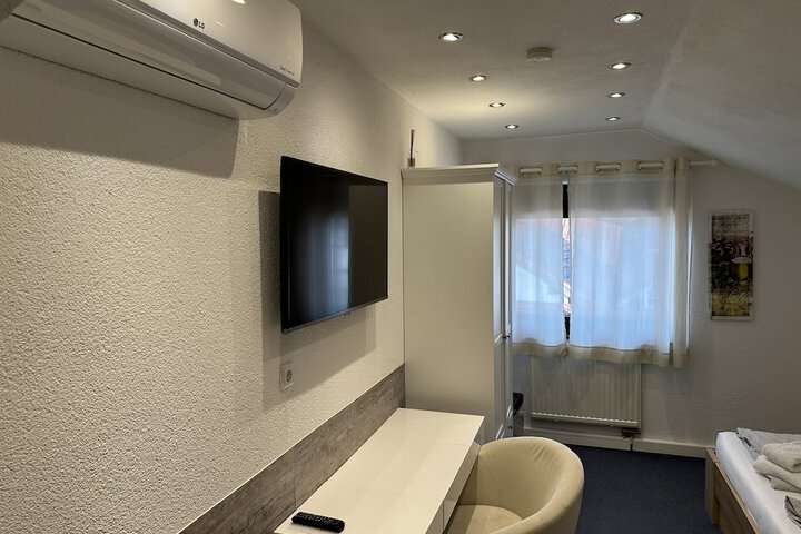 Room 27 of 109