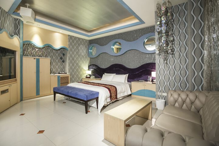 Room 9 of 67