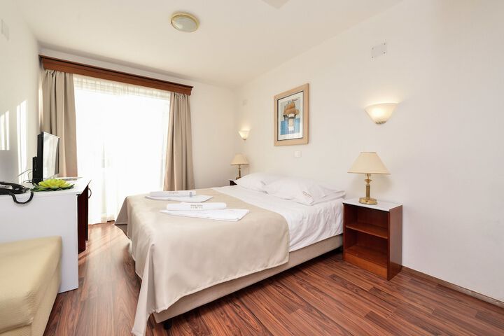 Room 8 of 44