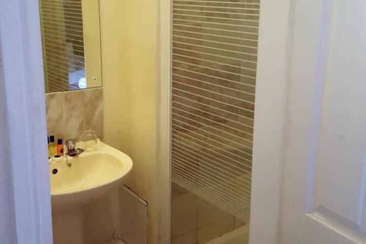 Room 15 of 32