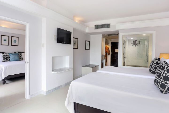 Room 11 of 300