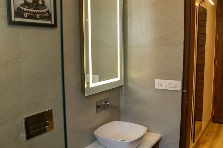 Room 21 of 28