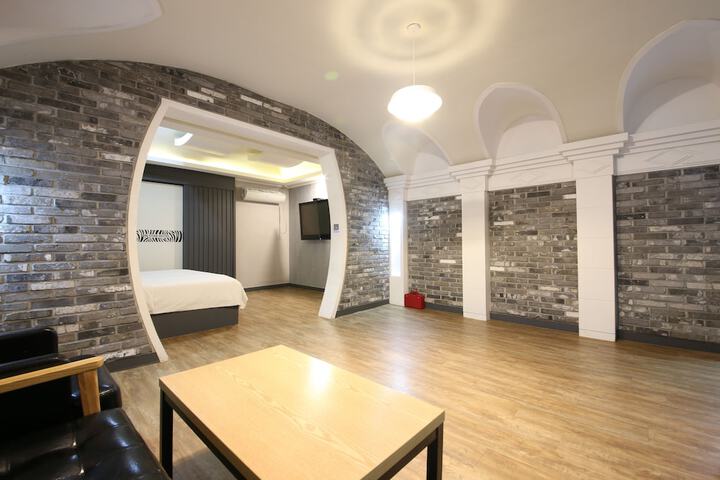 Room 30 of 49