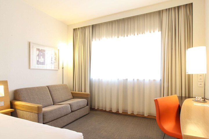 Room 43 of 268