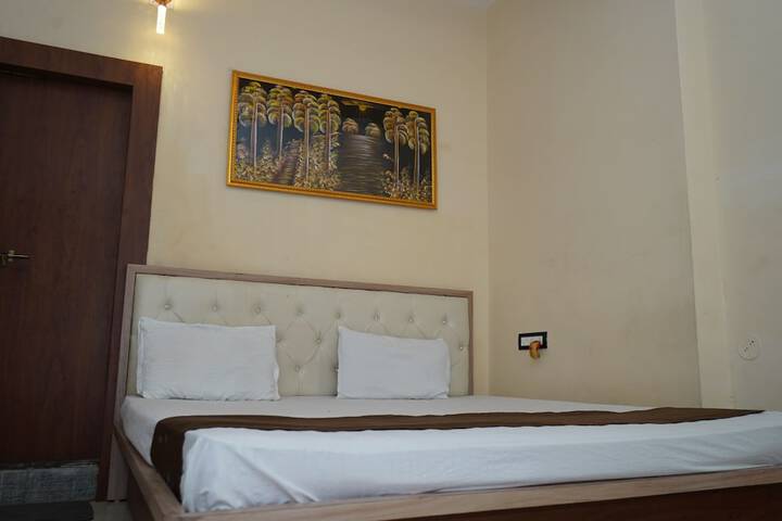 Room 11 of 27