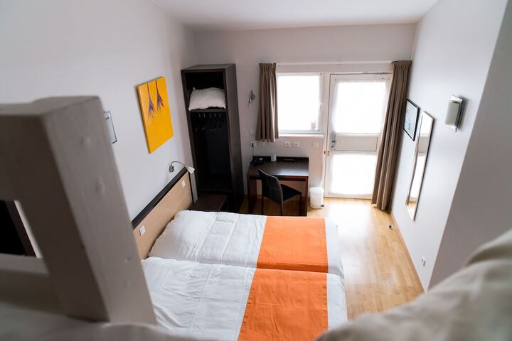 Room 6 of 78