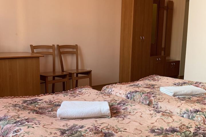 Room 17 of 36