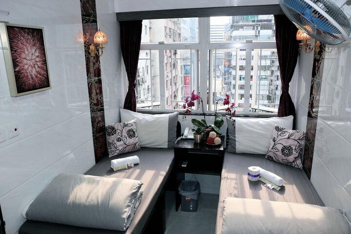 Room 43 of 100