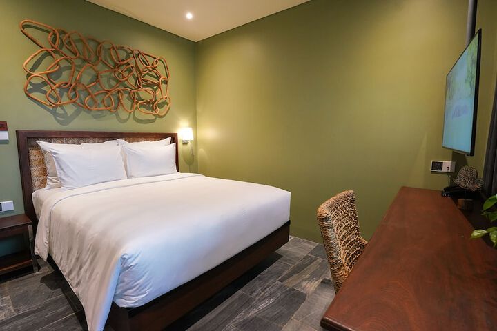Room 33 of 156