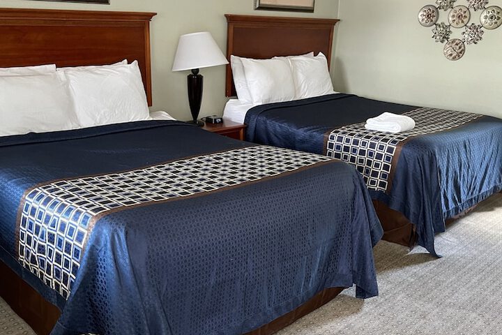 1 Queen Bed (1 of 13)