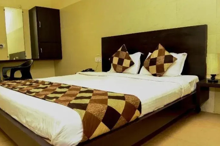 Room 2 of 8