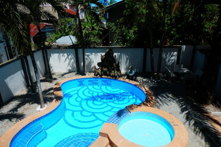 Hotel Pool