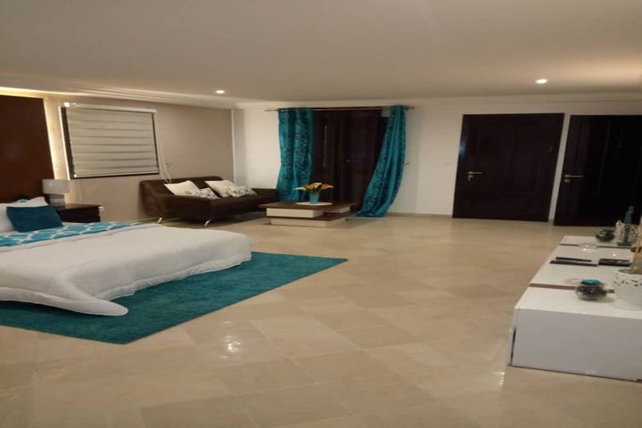 Room 7 of 24