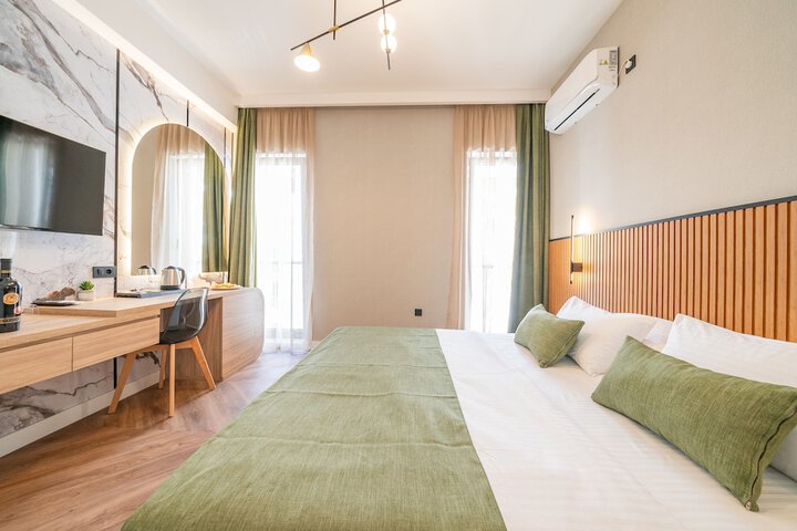 Room 30 of 168