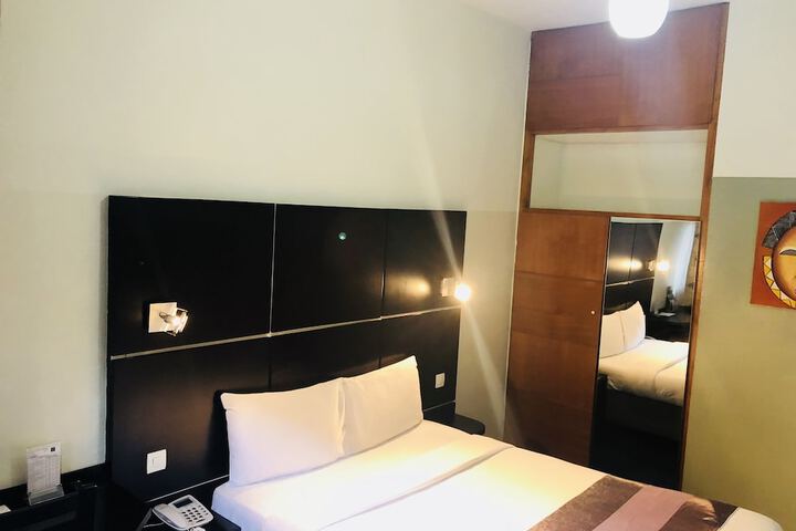 Room 15 of 77