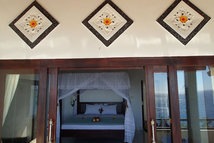 Room 4 of 84