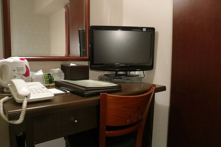 Room 12 of 25