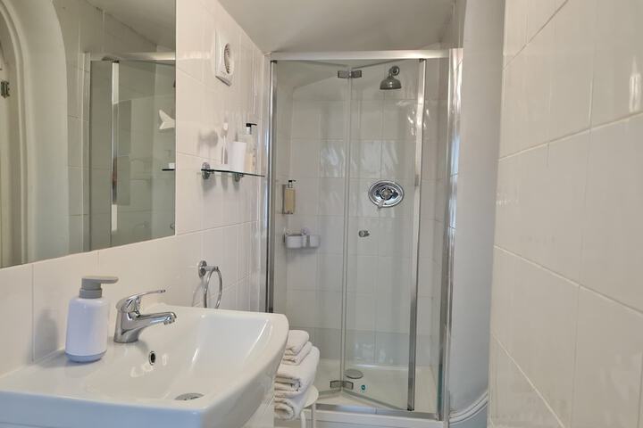 Room 12 of 21