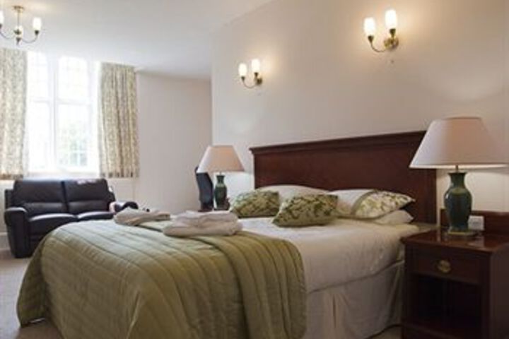 Room 4 of 10