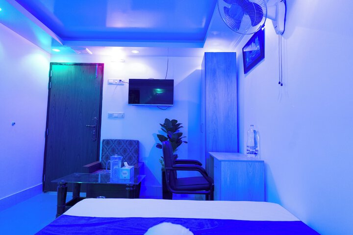 Room 11 of 36